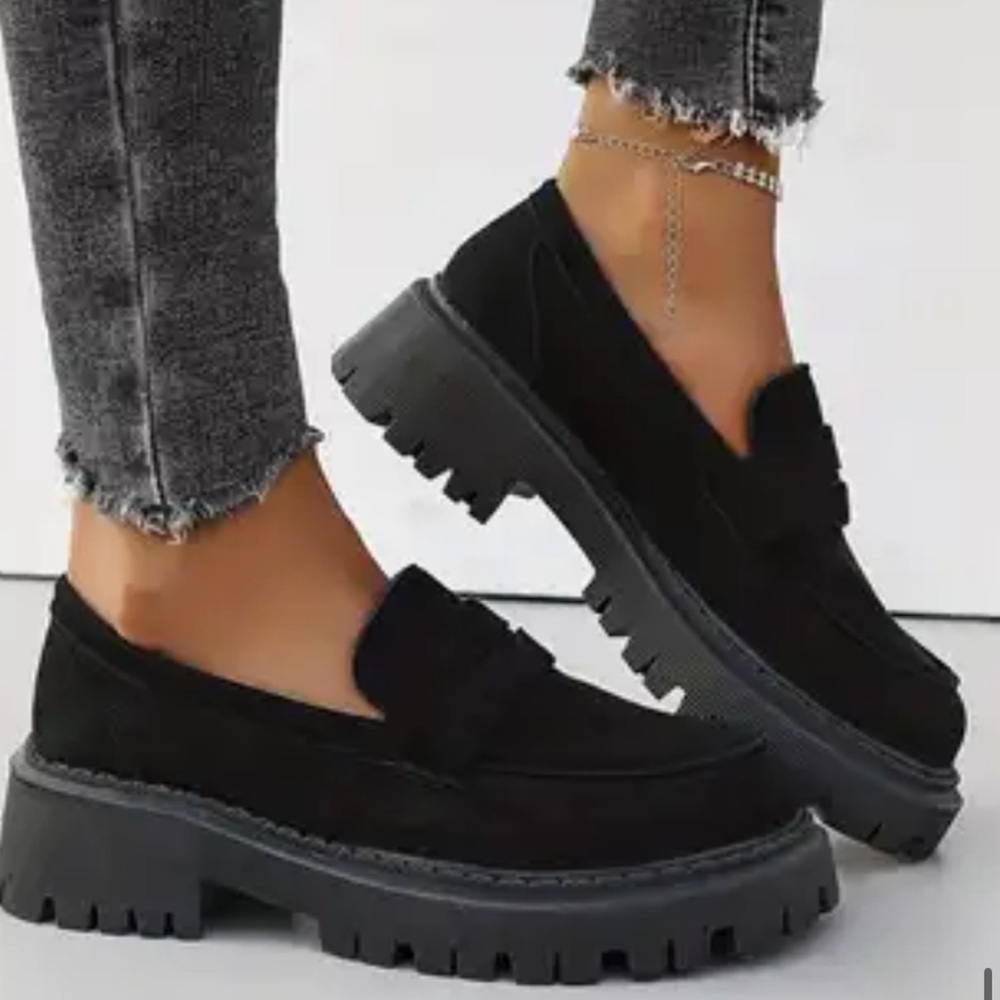NWT Temu Suede Loafers